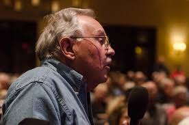 Bannon boosts 'private' border wall at Sahuarita event