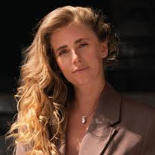 Magisk nyhet från Efva Attling. Twinkle & Unique består av ett halsband och  örhängen med barockpärlor och diamanter. ”Blinkande diamanter som blir ett  drömsmycke i 18k guld.”