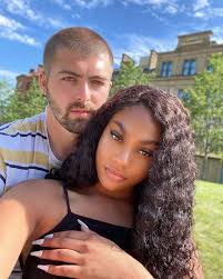 Take a tour of manchester united. Gogglebox Tom Malone Jnr S Jaw Dropping Freundin Ist Make Up Modell Bryony Briscoe Aktuelle Boulevard Nachrichten Und Fotogalerien Zu Stars Sternchen