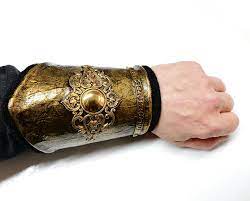 armschutz fur frauen alt goldener bracer mit barockem etsy armschutz larp cosplay