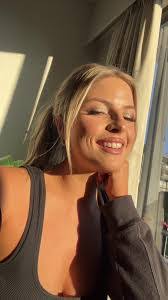 Laura Callender's Instagram, Twitter & Facebook