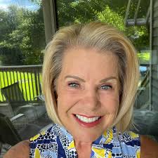 Looking for the hotels that pick you up via shuttle from the airport.  Thanks!