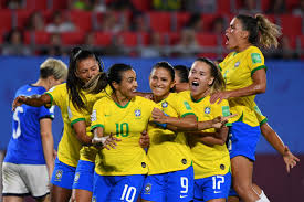 A medalha do futebol foi o segundo ouro do brasil na competição. Sem Copa Em Casa Brasileiras Esperam Que Futebol Feminino Nao Retroceda Folha Pe