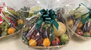 How to make a fruit basket gift. Fruits Can They Make A Perfect Gift