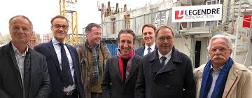 Le crédit agricole est un réseau de banques mutualistes et coopératifs français qui propose des produits bancaires, de l'épargne, et des services financiers spécialisés. Pose De La 1ere Pierre Du Nouveau Site Credit Agricole Brie Picardie Chessy Val D Europe Agglomeration