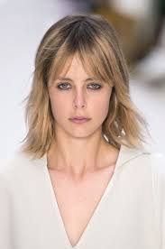 tipps um die richtige pony frisur zu ihrer gesichtsform zu finden frisuren haarschnitt rundes gesicht mittellanger haarschnitt