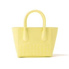 If you're in the market for a new (or your first) designer or investment handbag, you've got to, at the very least, recognize the best designer purse brands and their legacy pieces. 18 Handbag Brands Making The New It Bags Of 2019 Glamour Branded Handbags Bags Knitting Tote Bag