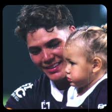 Reece Walsh Telling Laila She Looks Pretty