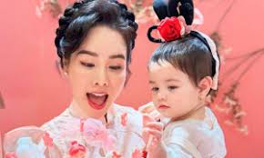 Thí sinh Vietnam's Next Top Model 2010 đính hôn với bạn đồng giới