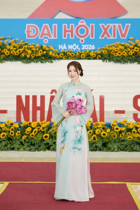 Hòa Minzy xúc động khi trở thành Ủy viên trẻ nhất BCH Trung ương Hội Liên  hiệp Phụ nữ Việt Nam