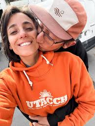 Simplemente gracias, por acompañarme en cada paso, por guiarme con cada  decisión, por su amor incondicional. Yo me voy, pero ustedes vienen conmigo  con sus cartitas, con sus mensajes, vamos a estar