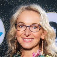 Kellie Crocker's Instagram, Twitter & Facebook