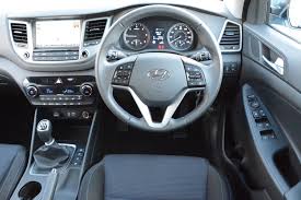 Hyundai tucson 2.0 crdi it is a suv. Hyundai Tucson Se Nav 1 7 Crdi 116ps Review Greencarguide Co Uk