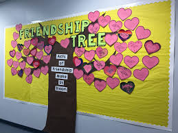 Friendship Tree With Students Cinquain Poems About Their Classmates Friendship Theme Paper Crafts For Kids Class Bulletin Boards
