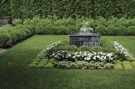 Why You Need Focal Points Finegardening