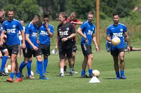 Please note that you can change the channels enjoy your viewing of the live streaming: Fans De Graafschap Krijgen Koortscheck Bij Eerste Training Nederlands Voetbal Ad Nl