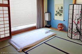 Ein japanisches schlafzimmer ist niemals überladen oder übertrieben dekoriert und vollgestellt. Asiatisches Schlafzimmer So Schlaft Man Wie Im Land Der Aufgehenden Sonne