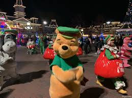 The parade premiered on march 26, 2017 as part of the park's 25th . Christmas Parade Disneyland Paris Stepherella