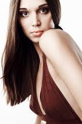 Kira Bond's Instagram, Twitter & Facebook