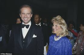 Born june 3, 1951) is an american educator who was the second lady of the united states from 2009 to 2017. Dzhill Bajden Katolichka Professor I Nastoyashaya Demokratka Chto Izvestno O Supruge Dzho Bajdena