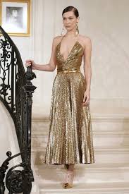 Pin By Barefoot Duchess Blog On Vechernie Platya In 2020 Golden Dress Fashion Show Fashion
