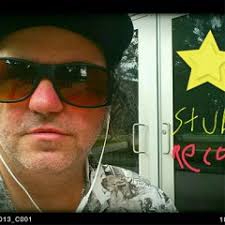 Stream Thomas Samples music