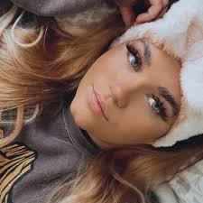 Eve Storey (@evemstorey)