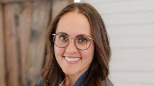 Elizabeth Rasmussen's Instagram, Twitter & Facebook