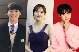 Playing sun oh in 'love alarm' has given him a lot more of attention, from 2019 onwards, kang is expected to have a lot more main roles. Song Kang Kissasian