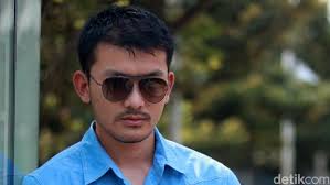 10 Selebriti Cowok Bertubuh Atletis 2015
