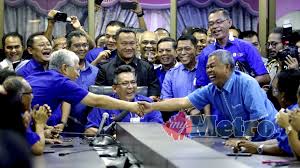 | perarakan calon parlimen pas kuala terengganu #up. Dua Calon Wanita Wakili Terengganu