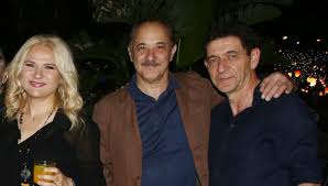 Η κατερίνα καραβάτου τις τελευταίες ημέρες απουσίαζε από την εκπομπή «στη φωλιά των κούκου» καθώς νοσηλευόταν. Skiadareshs Malfa Kai Mainas E3odos Mono Gia Koymparoys Star Gr