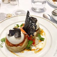 3 4 Samedi On Est Alle Faire Un Bon Petit Tour Du Cote Du Brunch Au Plaza Athenee Le Restaurant Dirige Par Alain Ducasse Un Brun Food Gastronomy Fine Dining