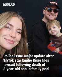 She's just playing peepo with her kids 😆