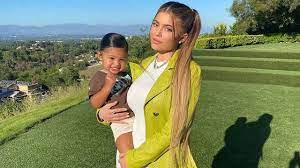Kylie jenner was born on august 10, 1997 in los angeles, california to kris jenner (née kristen mary houghton) and athlete caitlyn jenner. Baru Berusia 3 Tahun Putri Kylie Jenner Bakal Punya Brand Sendiri Lifestyle Liputan6 Com