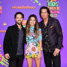 The reboot of icarly revival dropped on thursday, and introduced fans to a few new characters. The Icarly Cast Had A Red Carpet Reunion Teen Vogue