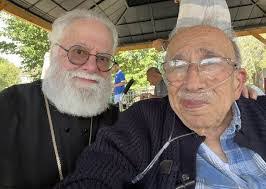 Annette Houk's Instagram, Twitter & Facebook