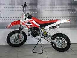 In commercio, si trovano molti modelli di bicicletta da uomo, i cui prezzi si aggirano all´incirca tra i 120 € per una mountain bike e i 300 € per una bici da trekking in alluminio con forcella ammortizzata. Hm Minicross 50 Colore Rosso Usato In Vendita