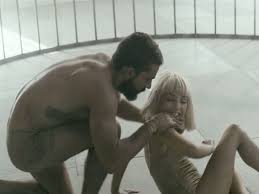 The music video features actor shia labeouf and dance moms star maddie ziegler dancing an animalistic duet in a big cage. Sia Apologises For Elastic Heart Music Video That Sees Shia Labeouf Wrestle 12 Year Old Maddie Ziegler The Independent The Independent