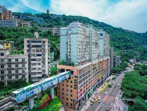 Tàu điện Lý Tử Bá: Biểu tượng độc đáo của Trùng Khánh