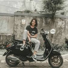 Pin Oleh Kedi Di Vintage Vespa Gadis Lucu Wanita Bergaya Gaya Remaja
