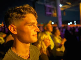 Noah Lenhart's Instagram, Twitter & Facebook