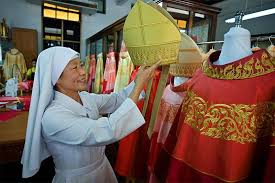 On 18 march 2013, pope francis adopted in his papal coat of arms the coat of arms and the motto that he used since his episcopal consecration in 1991, differenced following his election as supreme pontiff. Thai Convent Weaves Beautiful Robes For Pope Francis Visit Philstar Com