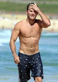 Jul 03, 2020 · a few faces do stand out, including lieutenant benjamin d. Scott Eastwood Shirtless On The Beach In Australia Feb 2017 Popsugar Celebrity