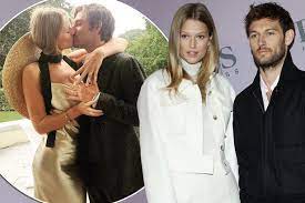 Antonia toni garrn is a german fashion model, actress and humanitarian. Alex Pettyfer Marries Model Toni Garrn In Secret Ceremony In Her Native Hamburg Mirror Online