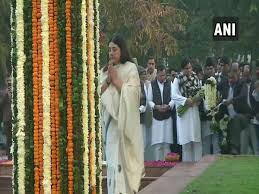 Maneka sanjay gandhi (also spelled menaka; Delhi Maneka Varun Pay Tribute To Sanjay Gandhi On His Birth Anniversary