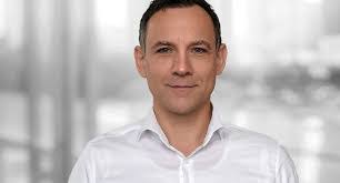 Peter Petry's Instagram, Twitter & Facebook