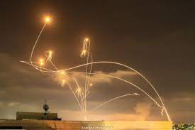 The iron dome is intercepting more missiles launched from gaza towards the area of israeli ashkelon. Tpvblzrbn 7hnm