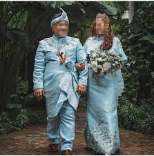 Look through examples of pengantin perempuan translation in sentences, listen to pronunciation and learn grammar. Plus Size Baju Pengantin Sanding Nikah Women S Fashion Muslimah Fashion Baju Kurung Sets On Carousell