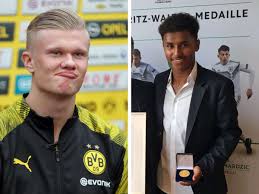 بازبینی برگه ها ‎bands, businesses, restaurants, brands and celebrities can create pages in order to connect with their fans and customers on facebook. Karim Adeyemi Mit 17 Jahren Profi Bei Rb Salzburg Landkreis Munchen